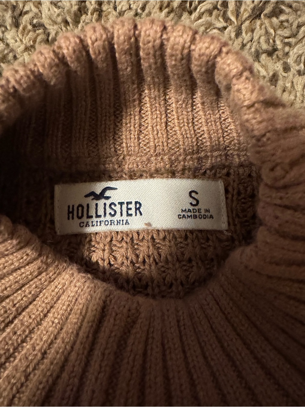 Hollister Cropped Mock Neck Sweater in Dusty Pink - Picture 2 of 2